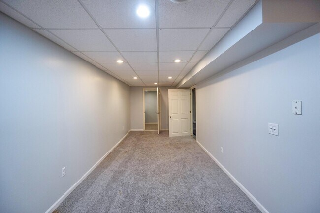 Building Photo - 7798 Greene Farm Dr