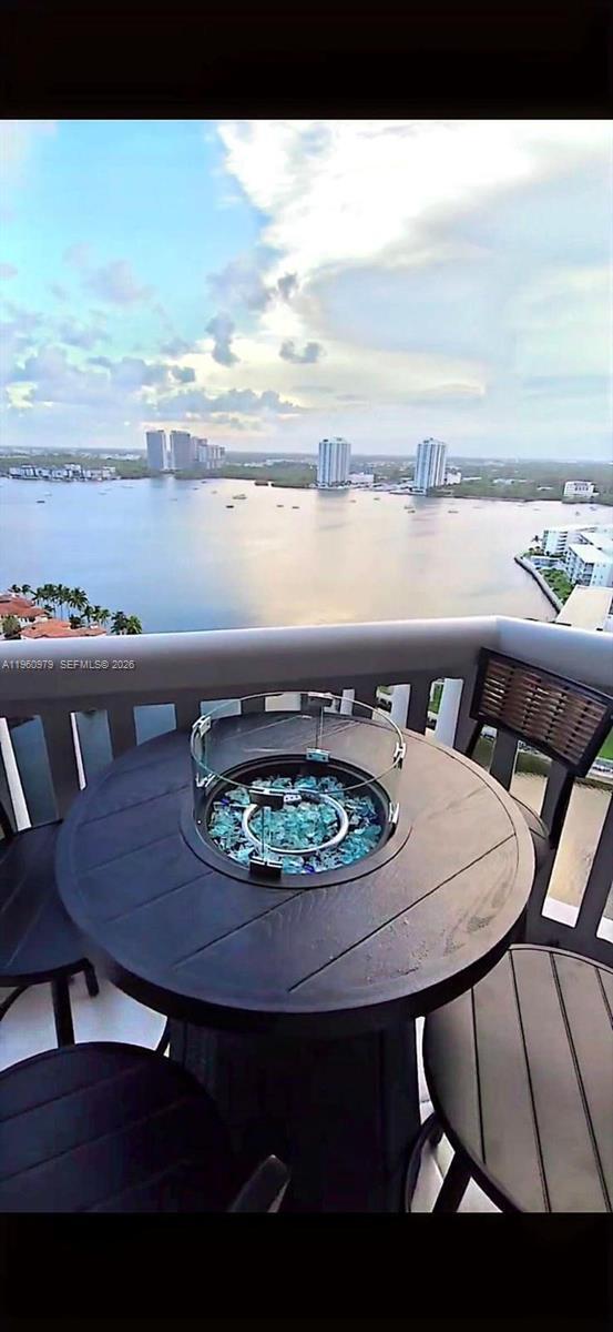 Building Photo - 1000 W Island Blvd