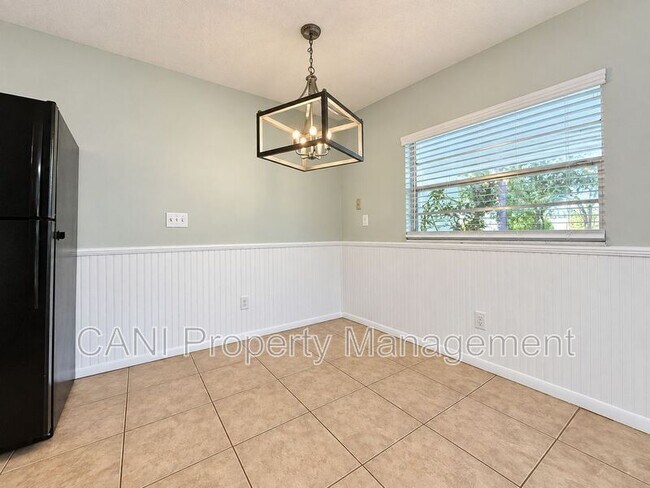 Building Photo - 326 E Palmetto Ave