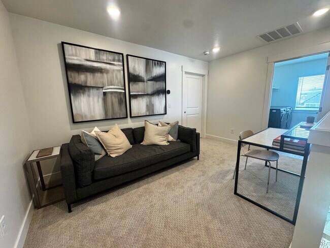 Building Photo - 729 W 725 N