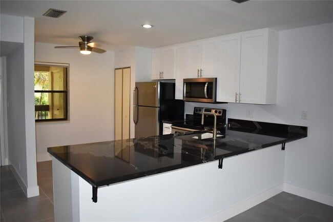 Building Photo - 2784 NW 42nd Ave