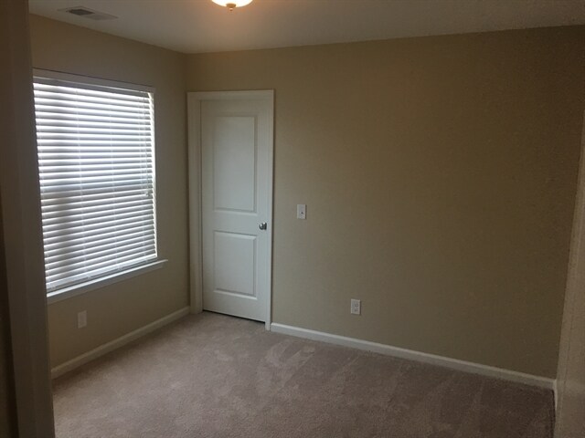 Building Photo - 19 Winslow Cir