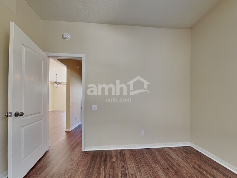 Building Photo - 9309 Hunters Park Way