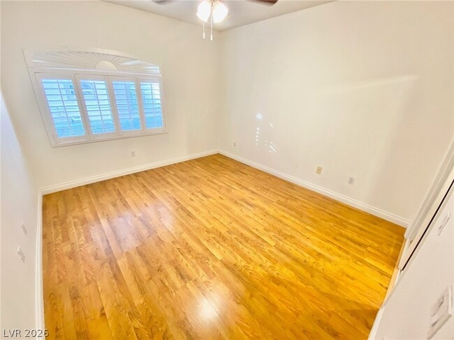 Building Photo - 5415 W Harmon Ave