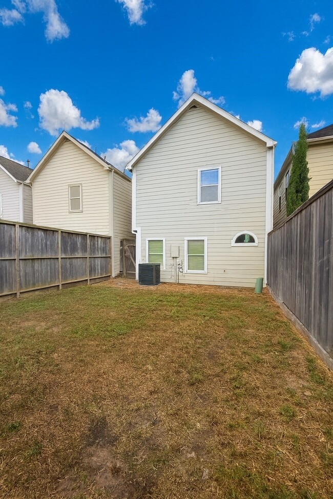 Building Photo - 2939 Clinton Dr