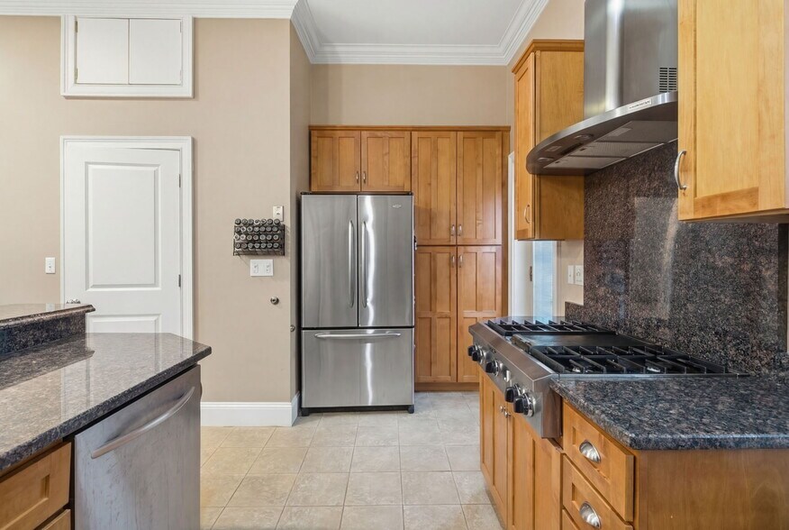 Building Photo - 7 Worthington St