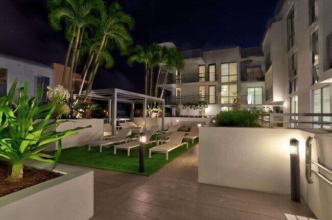 Building Photo - 111 SE 1st Ave