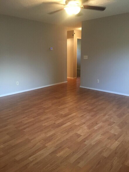 Living - 105 Bean St