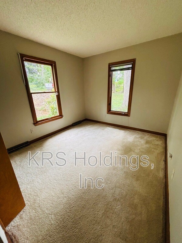 Building Photo - 8416 Summit Acres Dr