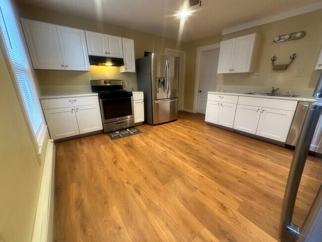 Building Photo - 163 Austin St