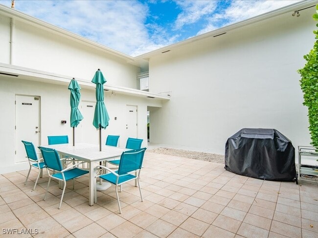 Building Photo - 530 4th Ave S