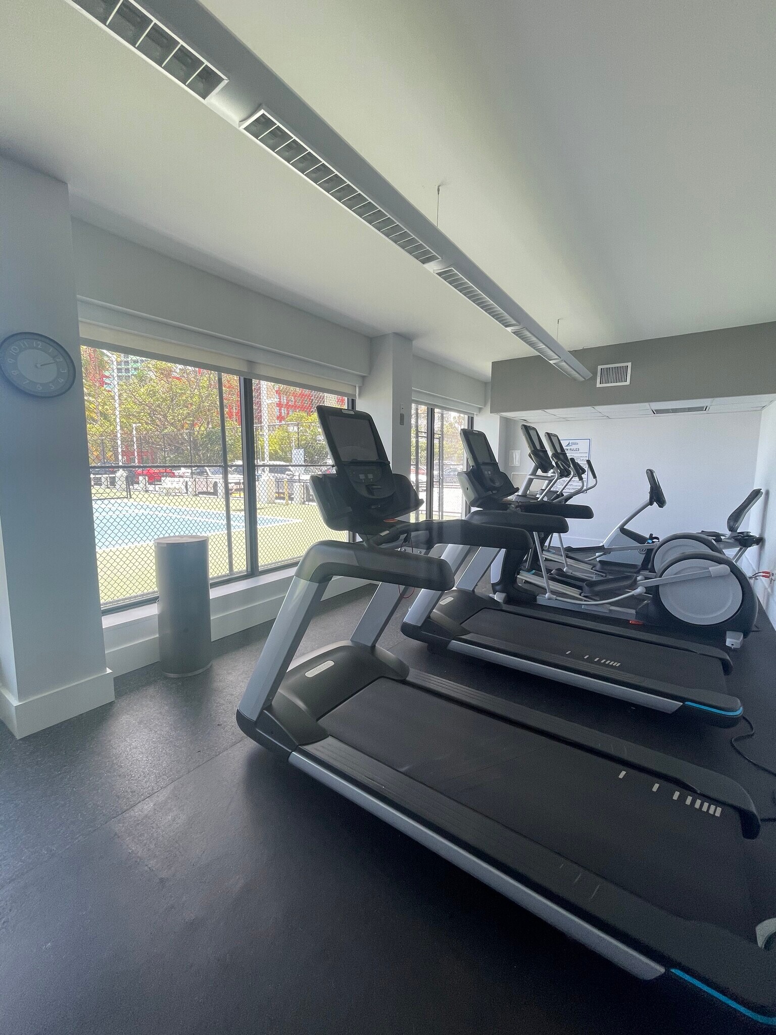 Building Photo - 126 SE 15th Rd