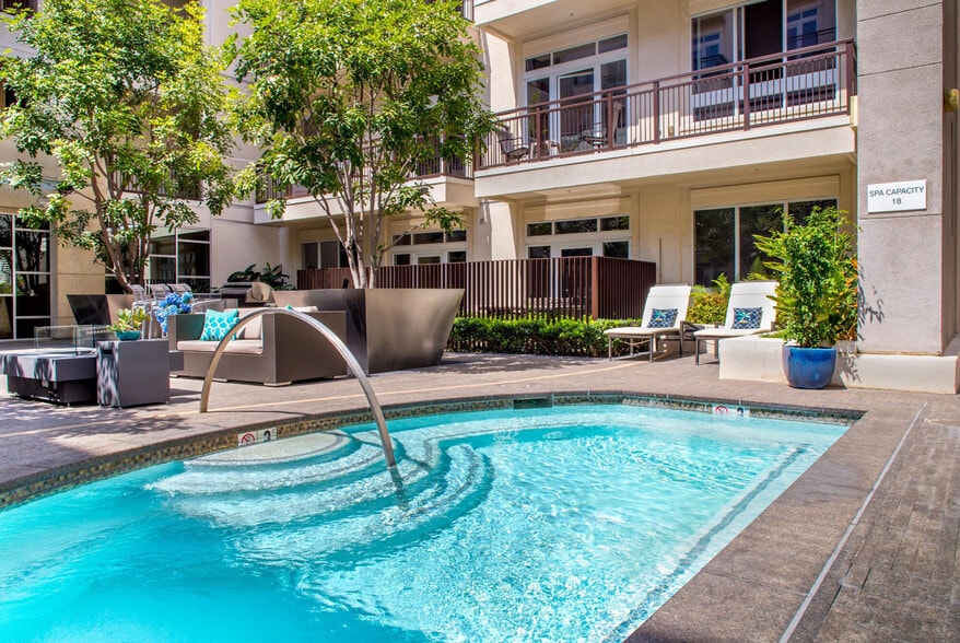 Building Photo - Broadstone Miracle Mile