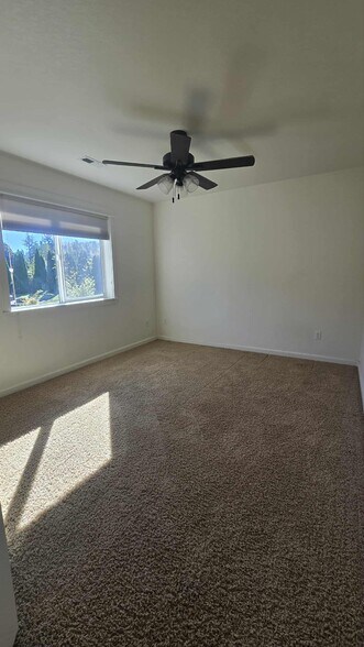 Building Photo - 16575 SE Windswept Waters Dr