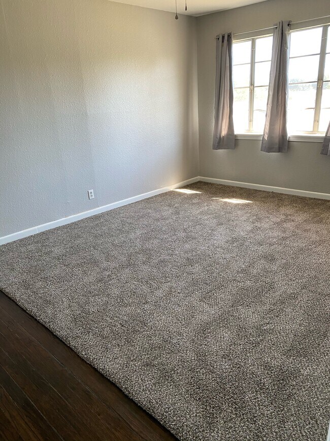 Building Photo - 3701 Southmoor Ln