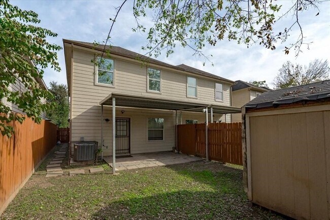 Building Photo - 7814 Gladstone St