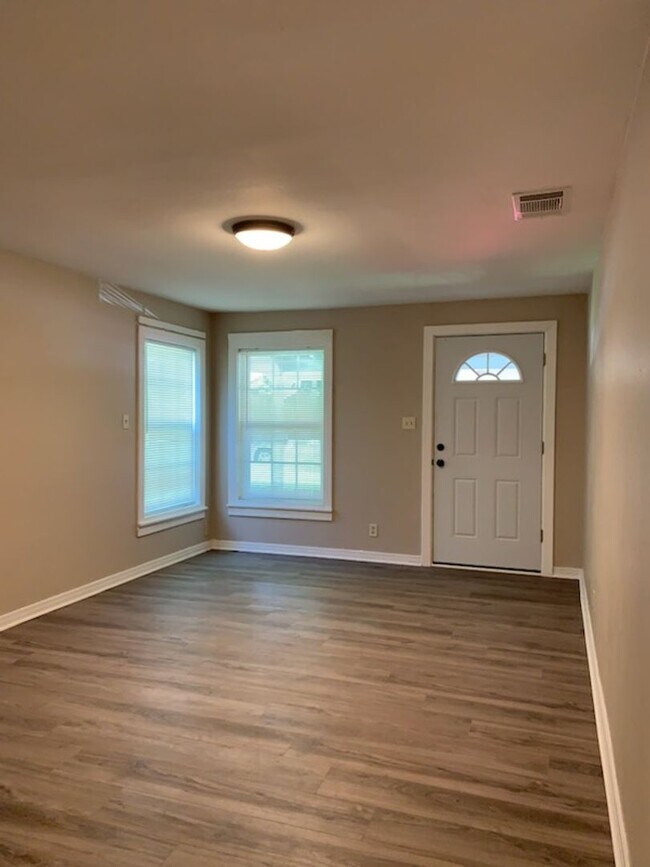 Building Photo - 418 Jeanette- House