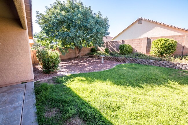 Building Photo - Charming 4 Bedroom, 3 Bath Home, with 2 Ca...