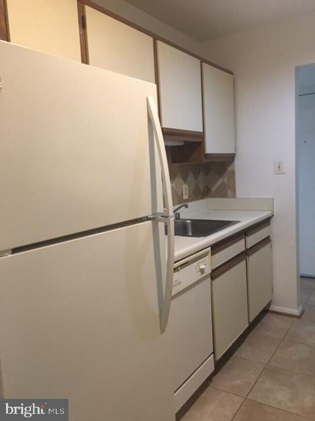 Building Photo - The condo is also available for rent with ...