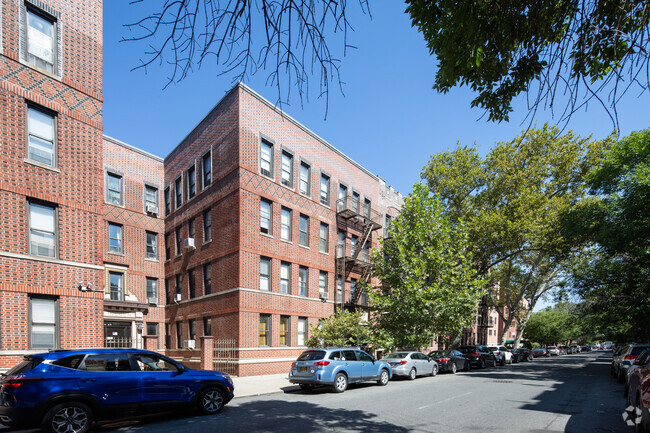 Primary Photo - Fort Gary Apartments