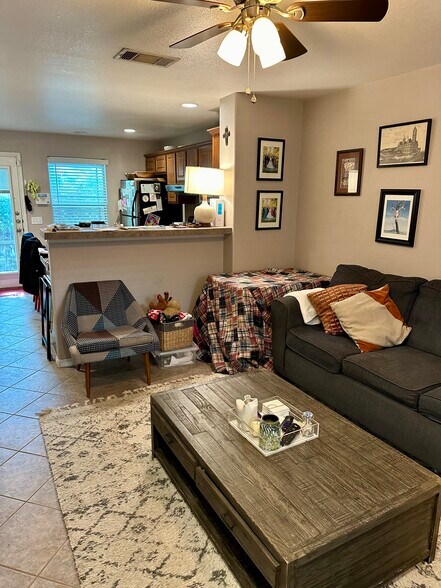 Living Room - 5005 Eilers Ave.