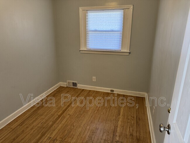 Building Photo - 3428 Fern Lea Rd