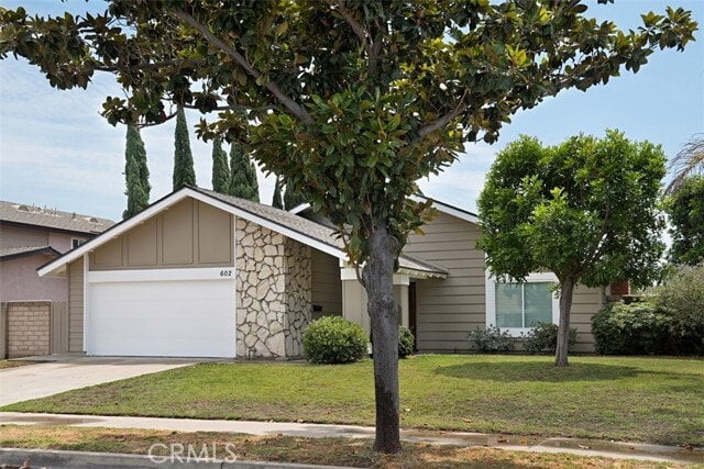 Building Photo - 602 Carnation Dr