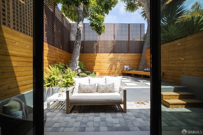 Building Photo - 903 Minnesota St