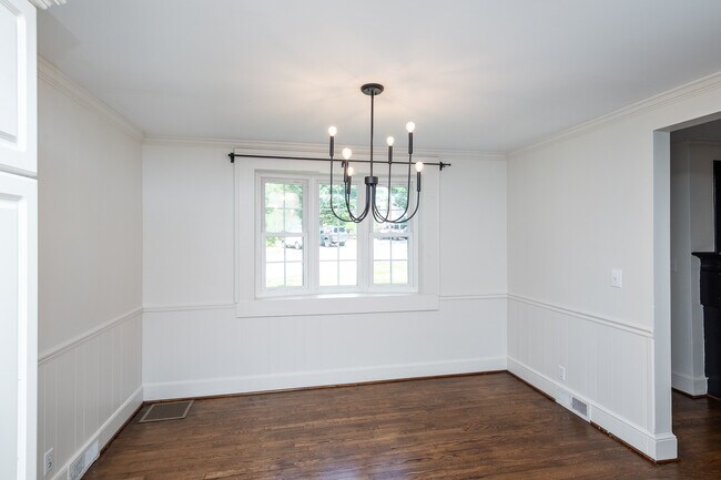 Building Photo - 114 Newman St