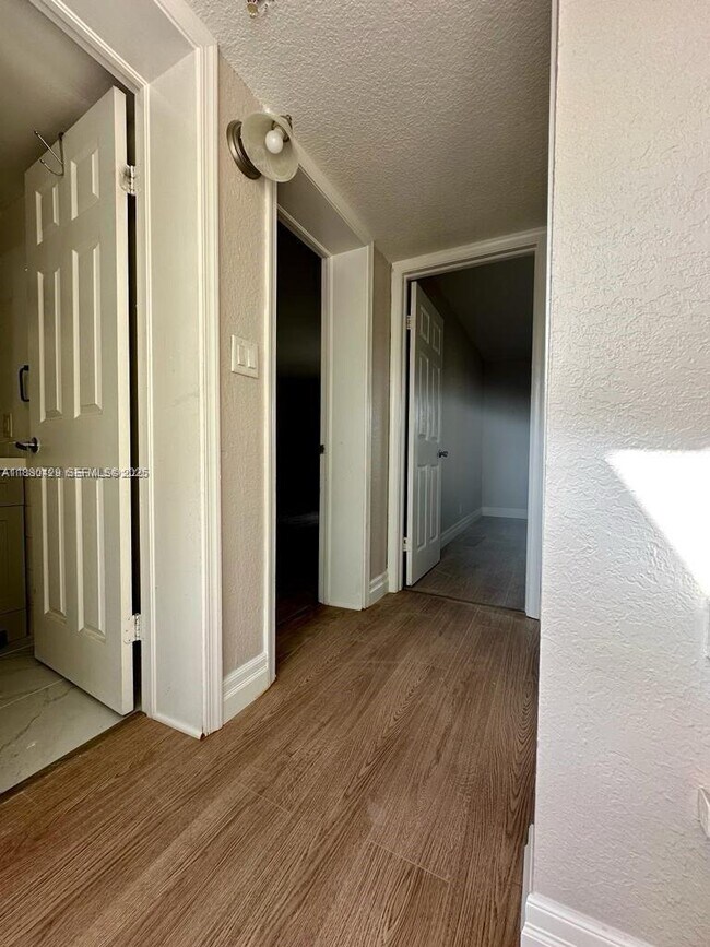 Building Photo - 622 SW 1st St