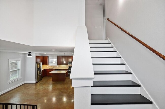 Building Photo - 3207 Holton St