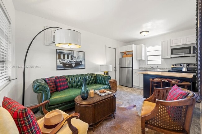 Primary Photo - 637 37th St