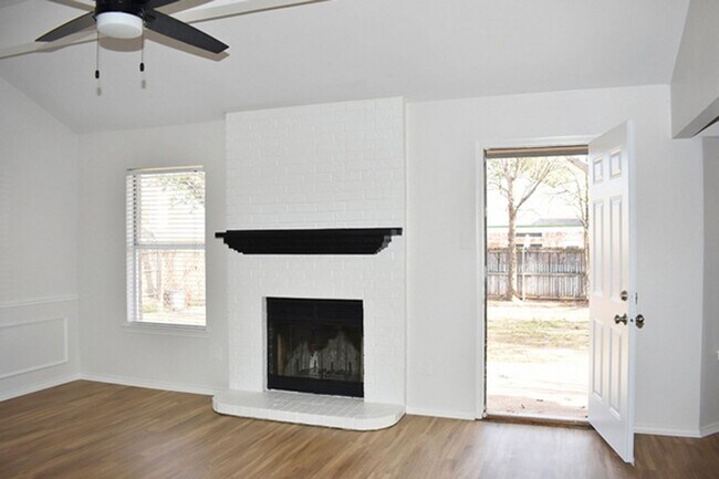 Building Photo - 6912 Brookdale Dr