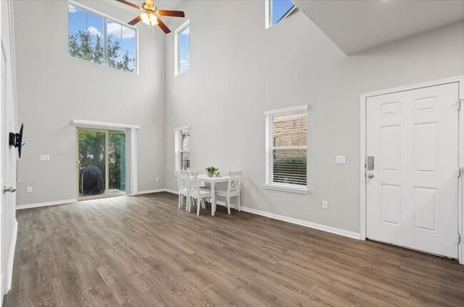 Building Photo - 516 E Slaughter Ln