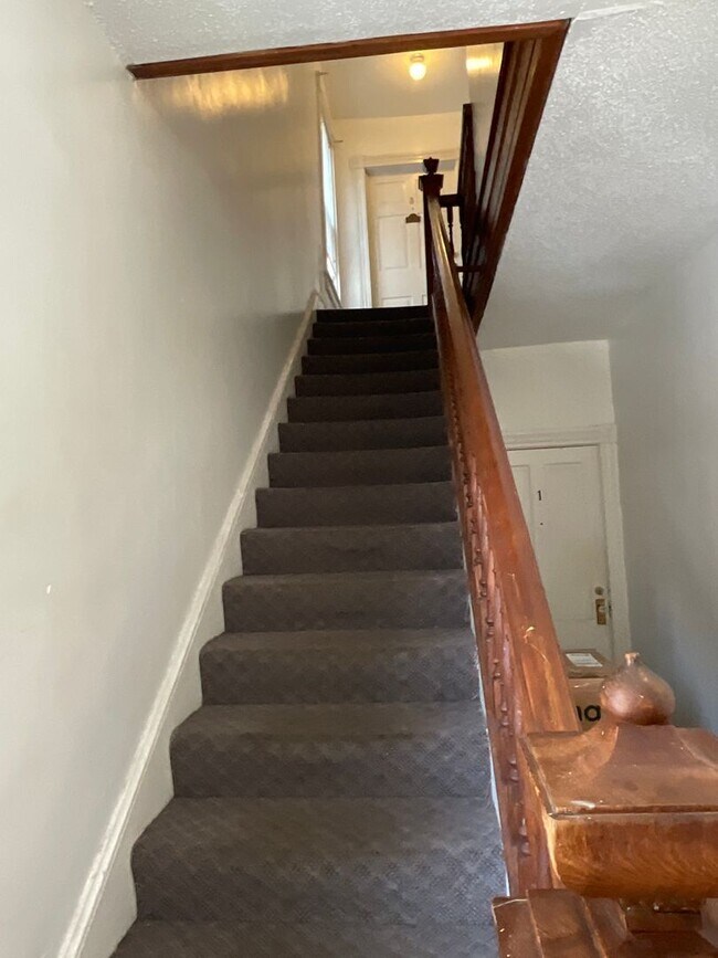 Building Photo - Adorable One Bedroom in Historic Downtown Portsmouth