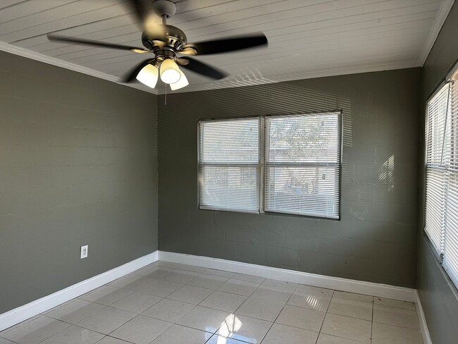 Building Photo - Cute 2/1 Duplex in Ybor City! Ask about our specials!! Apply for FREE This Holiday Season!