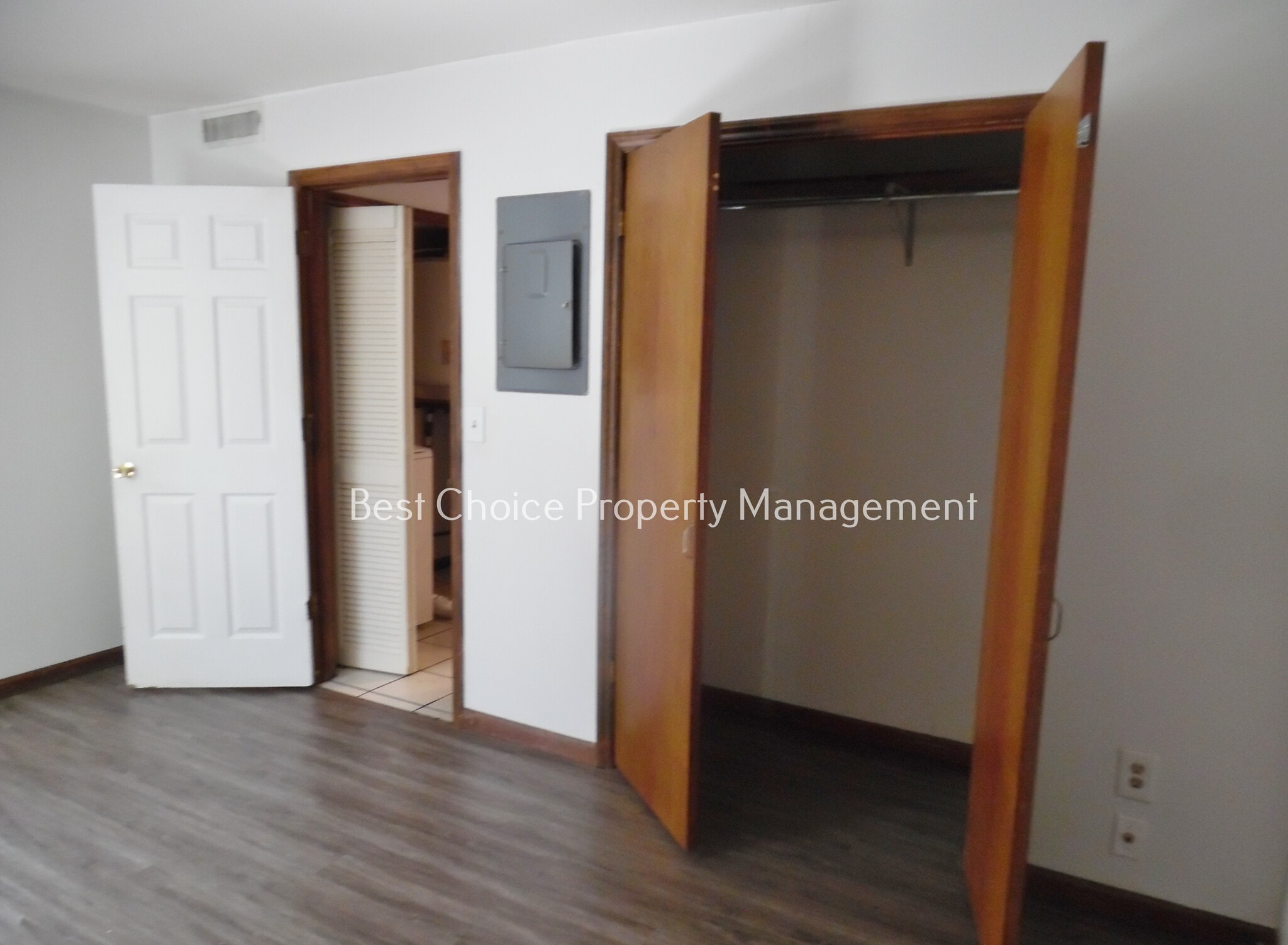 Building Photo - 211 Brookside Dr