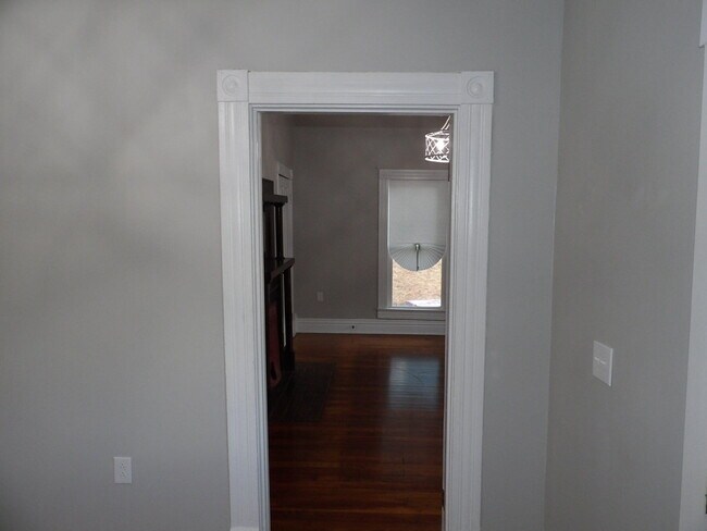 Building Photo - 609 Taylor Ave