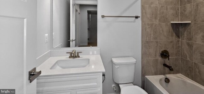 Building Photo - 2542 VERONA Pl