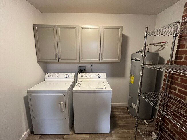 Building Photo - Newly Remodeled 3BD, 2BA Raleigh Home with Fenced Yard in Prime Location Near Downtown Raleigh, N...