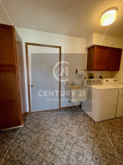 Building Photo - 323 Westview Dr