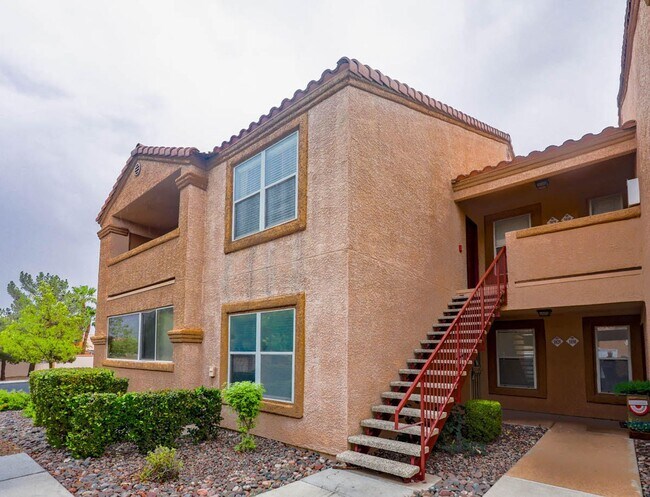 Building Photo - 2 Bed, 2 Bath 1st Floor Condo In West Las ...