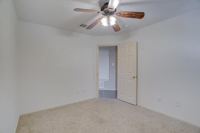 Building Photo - 1512 Davis Mountain Loop