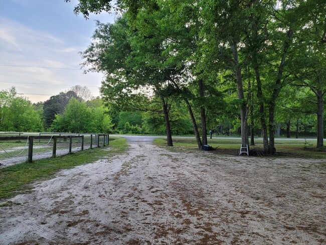 Building Photo - 331 Glenwood Dr