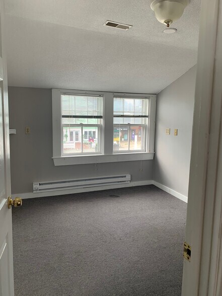 Living area - 568 Main St