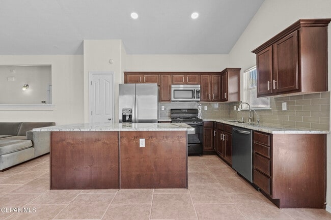 Building Photo - 5477 Francisco Roque Dr