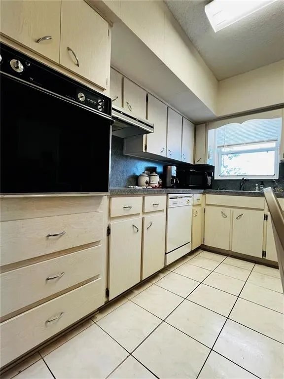 Building Photo - 2340 Grecian Way