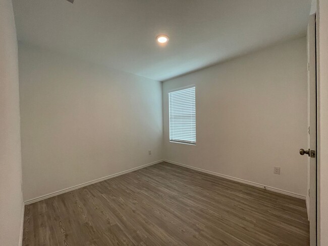 Building Photo - Single Family Home For Rent