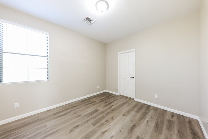 Building Photo - 2432 W Dusty Wren Dr