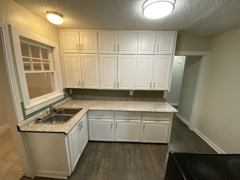 Building Photo - 2502 Iola Ave